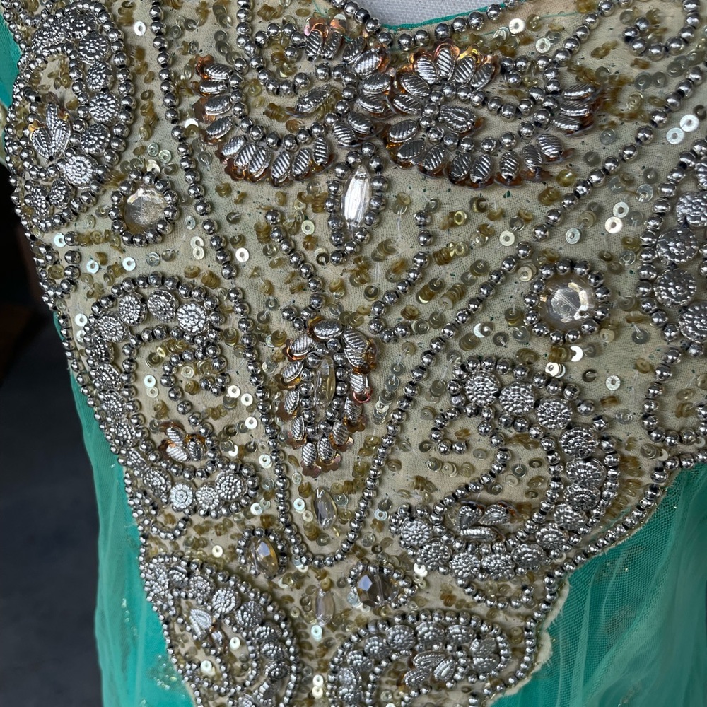 Beaded Indian dress - Picture 4 of 7
